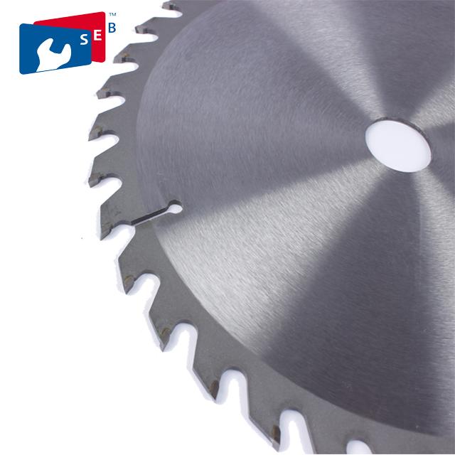 Carbide Circular Saw Blade 210mm x 30mm with Thin Kerf for Solid Wood